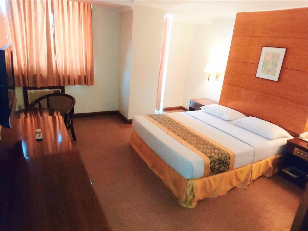 Iloilo Business Hotel מראה חיצוני תמונה