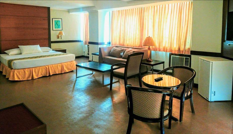 Iloilo Business Hotel מראה חיצוני תמונה