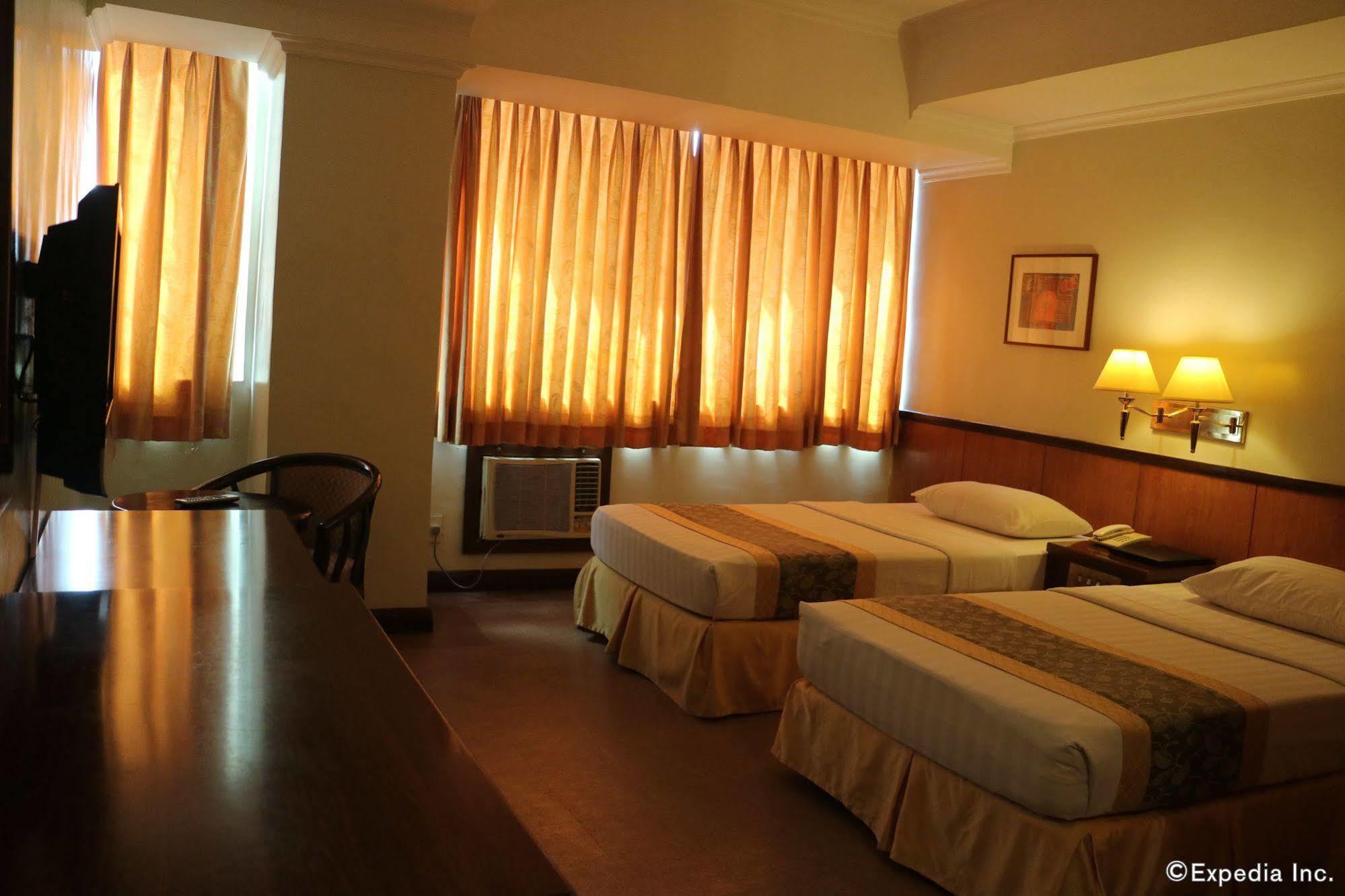 Iloilo Business Hotel מראה חיצוני תמונה