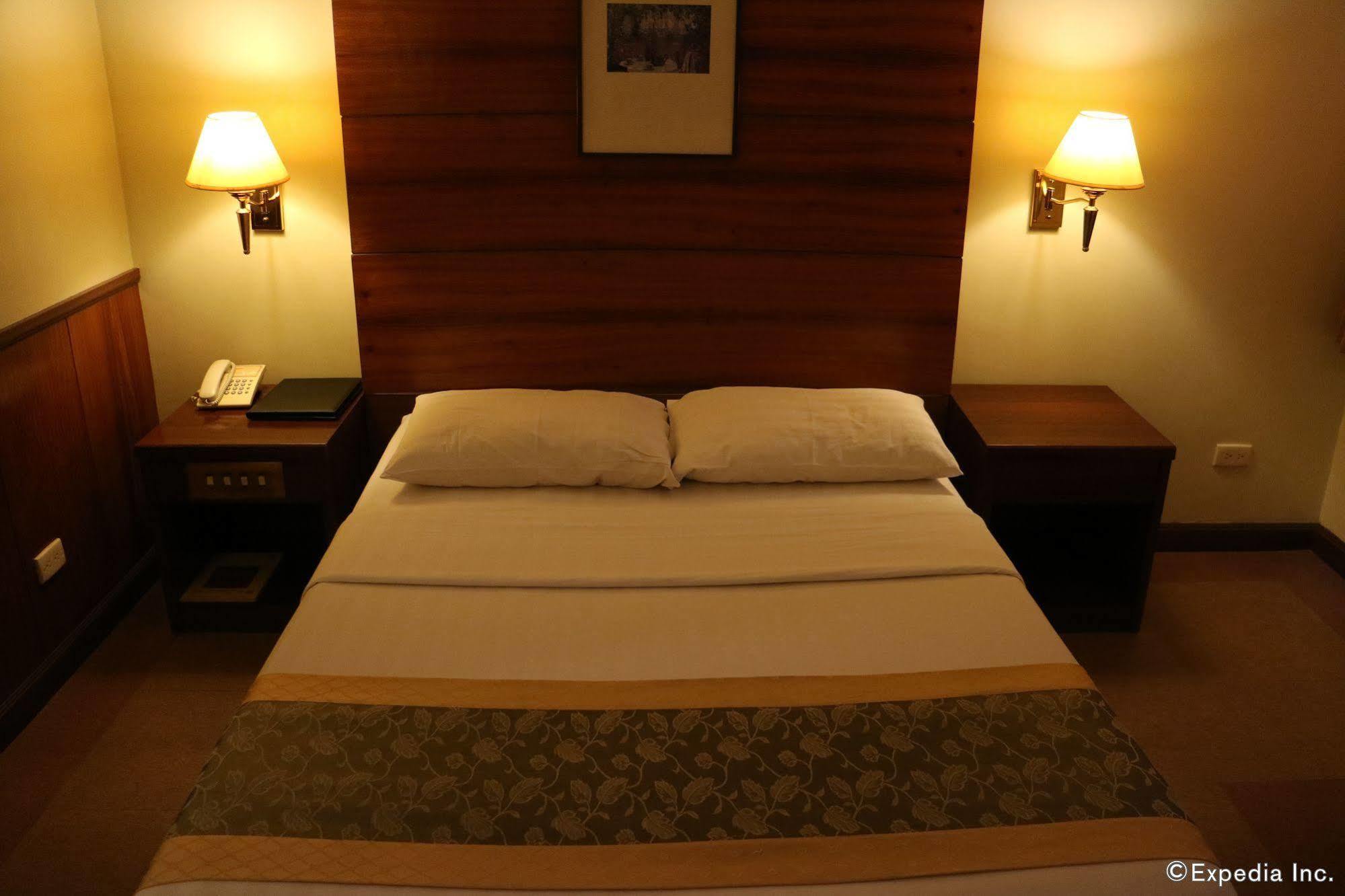 Iloilo Business Hotel מראה חיצוני תמונה