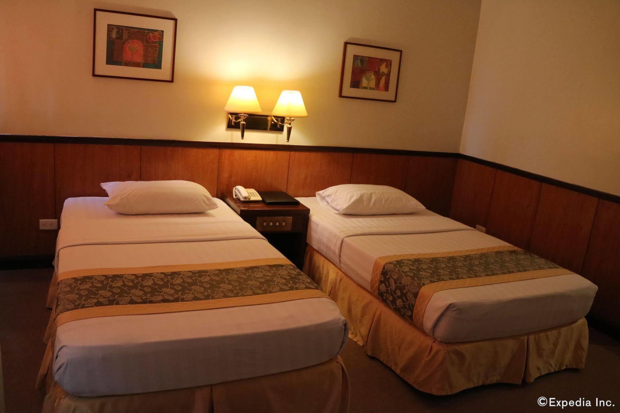 Iloilo Business Hotel מראה חיצוני תמונה