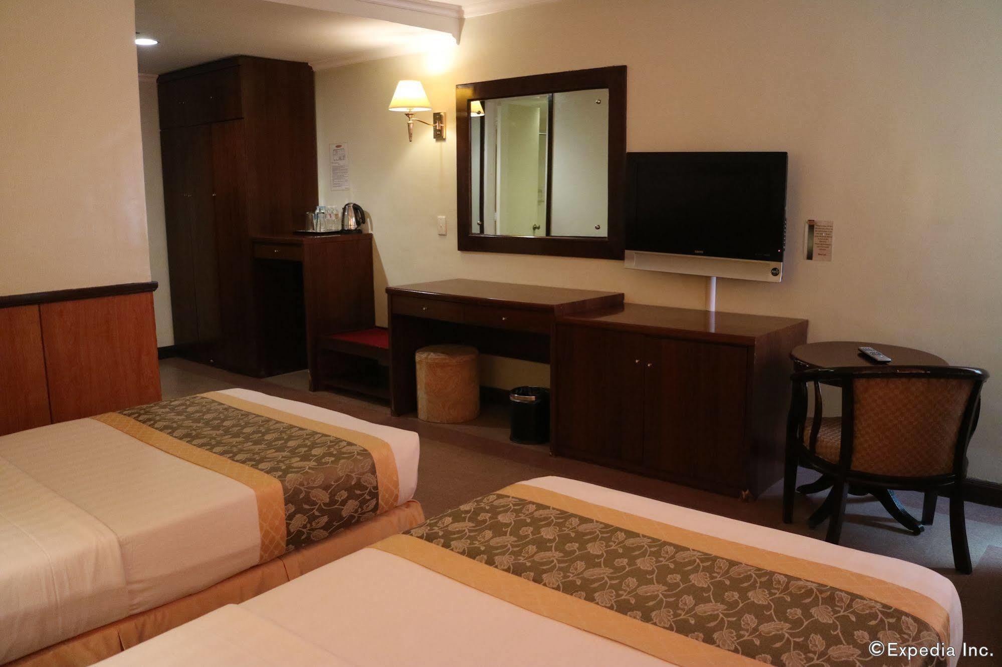 Iloilo Business Hotel מראה חיצוני תמונה