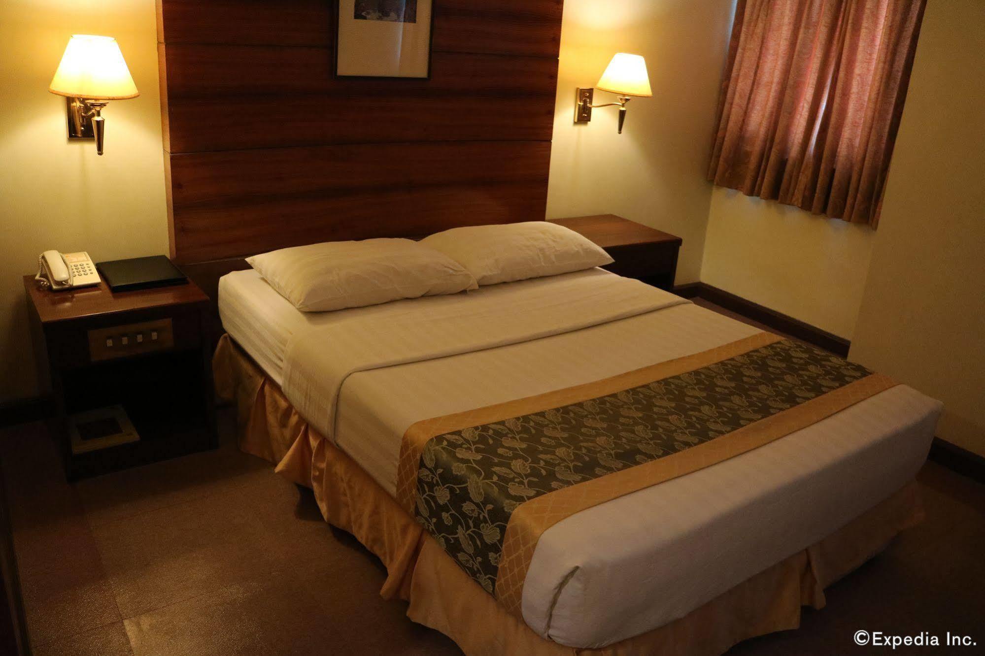 Iloilo Business Hotel מראה חיצוני תמונה